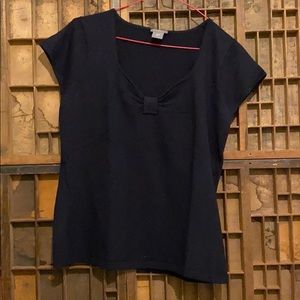 Bow neckline knit short sleeve shirt